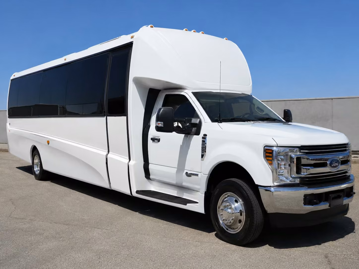 newnan 18 passenger minibus rental